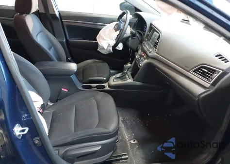 2017 Hyundai Elantra Value Edition z USA, uszkodzony, nr VIN 5NPD84LF6HH165101